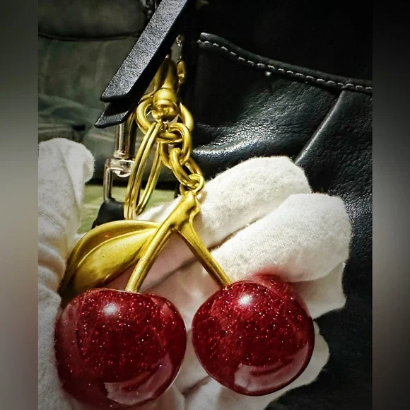 Vintage Coach soho shoulder bag Black soft Leather with red Cherry Charm - Picture 13 of 17